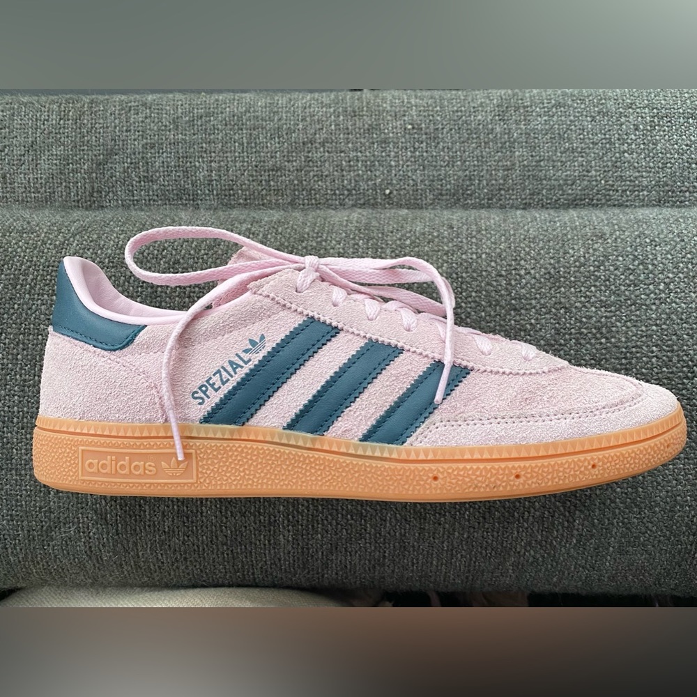 Adidas Handball Spezial Sneakers in Clear Pink / Arctic Night